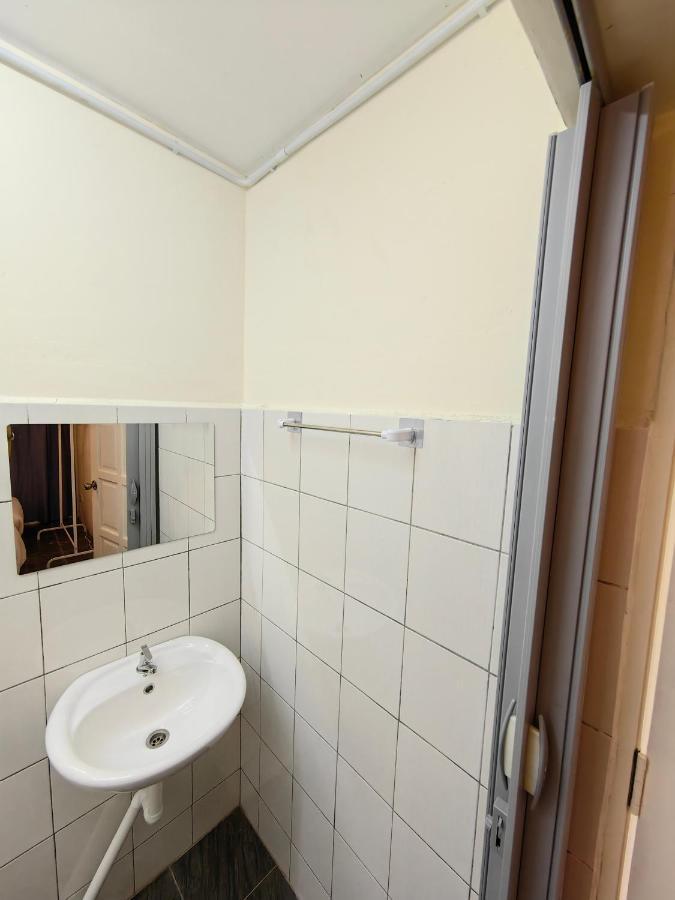 Ww Hostel 22A Private Shower George Town Exterior foto